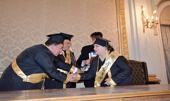 ارملة الشيخ طالب السهيل تُمنَح  الدكتوراة الفخرية تقديراً لخدماتها في الحقل العام